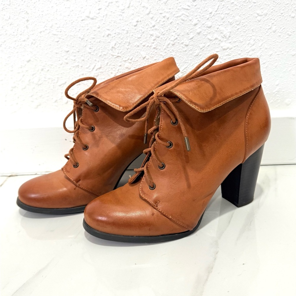 BAMBOO Tan Lace-Up ankle Boots 8.5